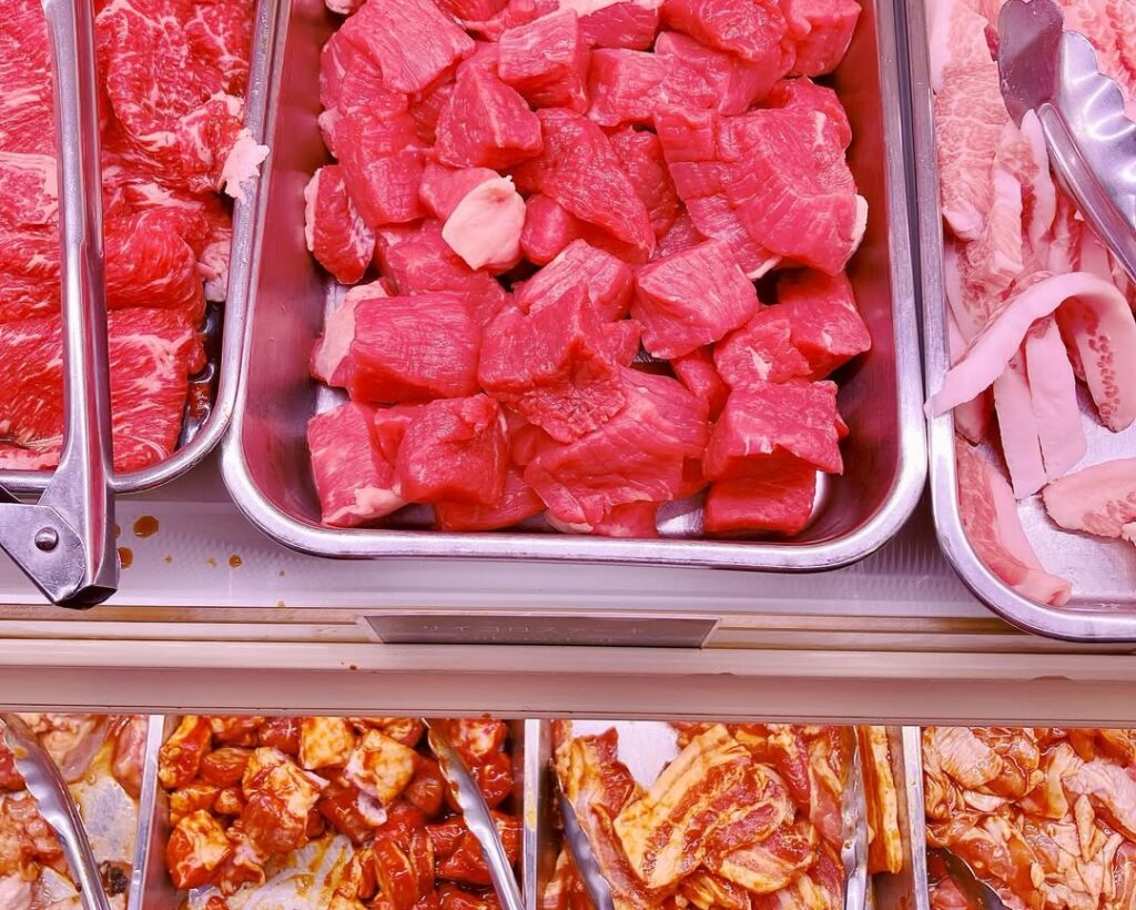 レストランドリームオーシャンの焼肉ビュッフェコースにサイコロステーキ2