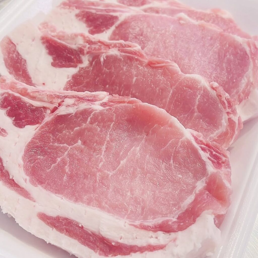 本日のお買得品は、、三重県産豚ロースとんかつ用100g-238円→100g-216円