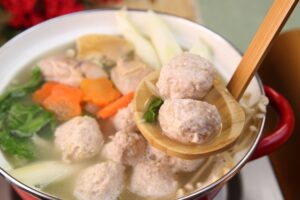 秋は鍋料理に最適の時期!鶏つくね鍋