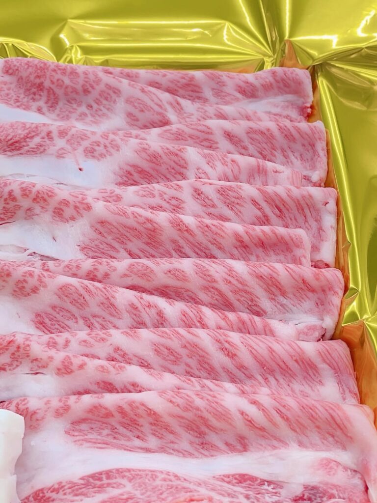 松阪牛すき焼き肉はシルクを連想するかのように柔らかい｜お歳暮・お正月ギフトにも最適