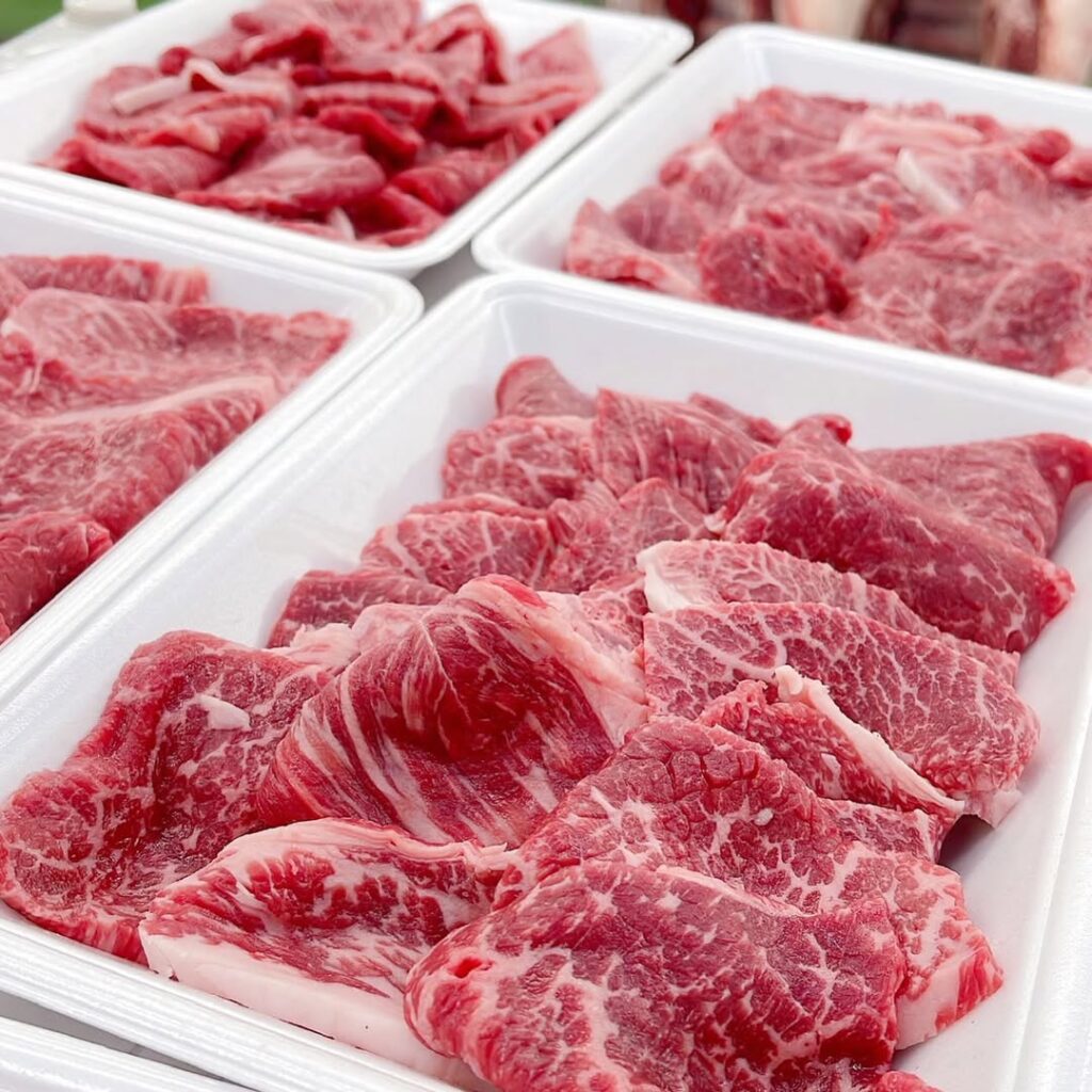 国産牛カルビ100g-518円(税込)焼肉で1番人気商品です