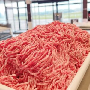 月曜日の特売品は大人気😆松阪牛入り合挽ミンチ✨通常価格100g-216円→100g-162円（税込）旨み強めです🤭