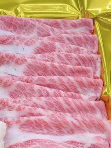 お歳暮・お正月ギフトにも最適まるでシルクのようにとろける柔らかさと、上品な旨み・甘みが特長。お歳暮やお正月のギフトとしても多くの方に選ばれている人気商品です。🥢極上の口どけ|松阪牛シルクロ