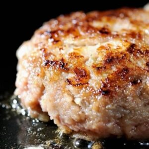 本日のお買得品✨松阪牛入り生ハンバーグです😊1個283円(税込)ジューシーで柔らかい!お土産やギフトにもおすすめです!#三重県おすすめ#松阪牛通販#松阪牛直売店#松阪牛精肉店#霜ふり本舗#