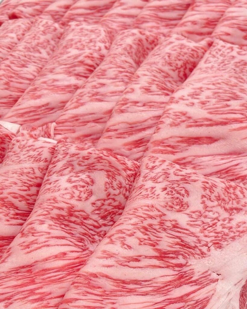 鮮度抜群の松阪牛が自慢！お正月のすき焼きに是非🤭#松阪牛すき焼き#霜ふり本舗#ドリームオーシャンオーシャンファーム松阪牛ランチ松阪牛ギフトふるさと納税　　松阪牛すき焼き松阪牛焼肉