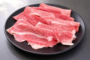 薄くスライスしてある松阪牛すき焼き用肩ロースモモバラg-1,080円（税込）