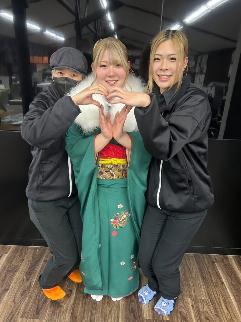 成人おめでとうございます✨霜ふり本舗スタッフが成人式を終え見せに来てくれました😊綺麗で可愛かったです✨#三重県おすすめ#成人式#霜ふり本舗#ドリームオーシャンオーシャンファーム松阪牛ランチ (1)