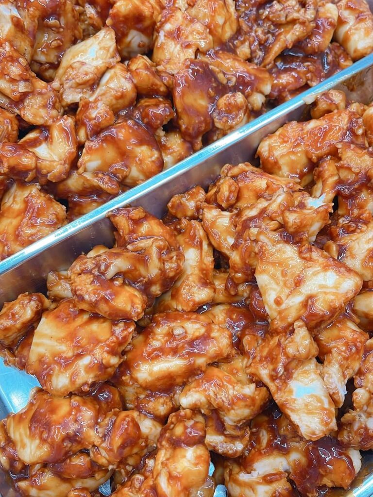 松阪牛トロトロホルモンの魅力✨g-157は驚きの価格‼️非常にコクが深く、松阪牛特有の融点の低さ（とろけやすさ）が際立っています。プルプルとした「大トロ」のような食感が特徴で、少量でも満足感