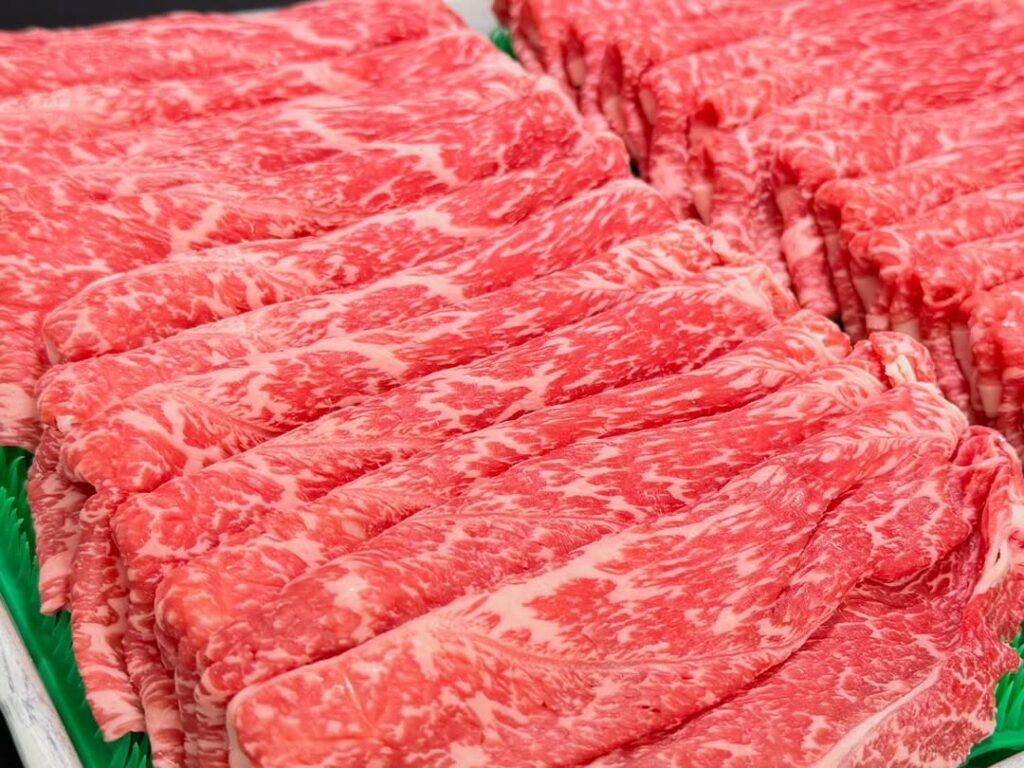 赤身肉の旨みとさっぱりした国産牛モモバラすき焼き肉