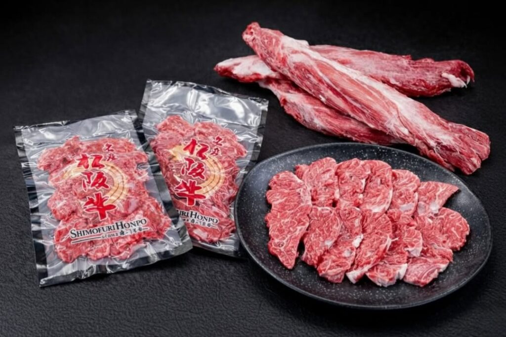 松阪牛ネクタイ復活！肩ロースのネック付近にある細長い赤身肉、その形状から「ネクタイ」と呼ばれています。