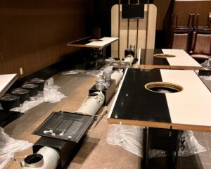 ダクト内部のベタベタな油汚れを落とす数年に一回の大メンテナンス