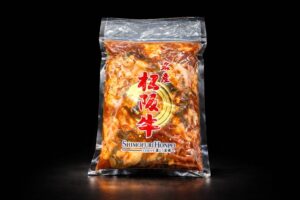 松阪牛ホルモン 人気No.1🔥ホルモンミックスg-340円（税込）自家製の味噌ダレに絡めてあるので焼くだけでOK。香ばしさとコクが広がり、箸が止まらない一品です。小腸・大腸・赤センマイ・レ