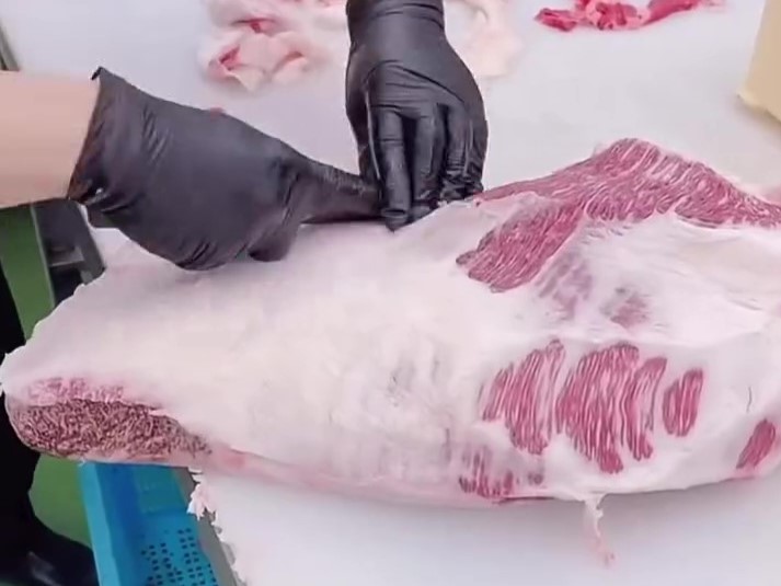 松阪牛のブリスケ肉の捌き方とは?✨一つ一つ丁寧に整形する職人の技✨
