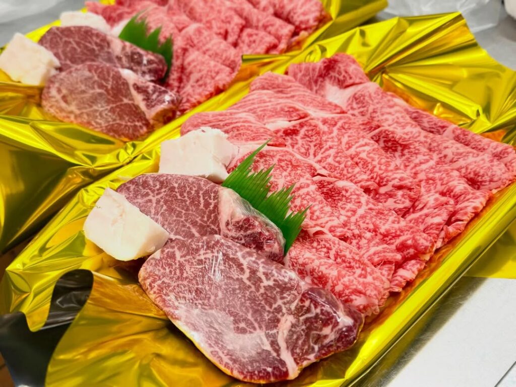 お祝いはやっぱり松阪牛🎁✨誕生日や記念日、合格祝い、就職祝いなど大切な人との特別なひとときを彩ります✨ご予算に合わせて最適なお肉をご提案いたしますので、お気軽にご相談ください😊#三重県お