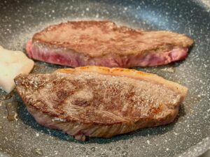 ミディアムレアの松阪牛ステーキ肉の美味しい焼き方🥩【フライパン編】2
