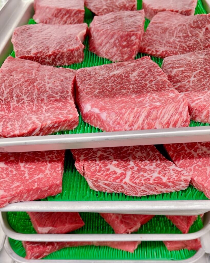 赤身でタンパク質が豊富で上品な旨みが魅力の松阪牛モモステーキ肉