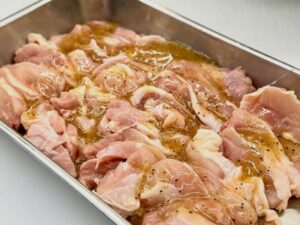 鶏塩味付けもも 100g-168円(税別)