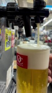 生中のジョッキを持ってビールをプハーといきましょう！🍺🥩