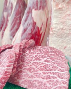 松阪牛モモステーキが人気「霜降りの旨さ」と「赤身の旨さ」🥩✨