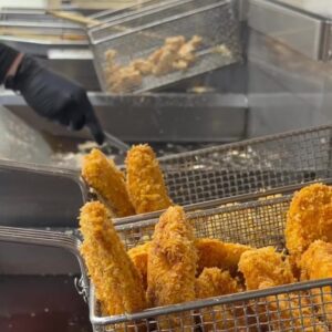 今日のおかずにコロッケ、ロースカツの揚げ物フィーバー🔥｜松阪市のお惣菜なら霜ふり本舗
